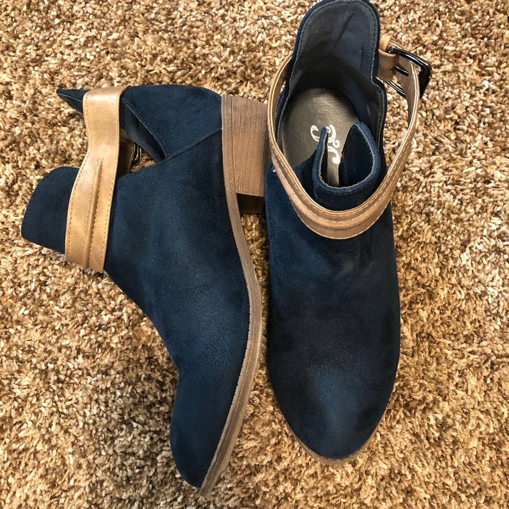 Size 9 blue ankle booties